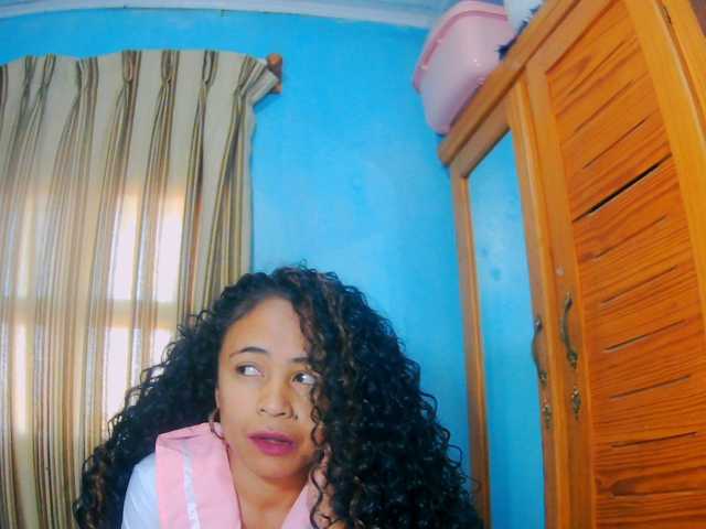 prettygirls11 live cam on BongaCams
