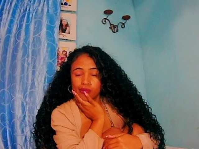 prettygirls11 live cam on BongaCams