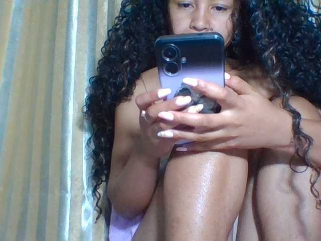 prettygirls11 live cam on BongaCams