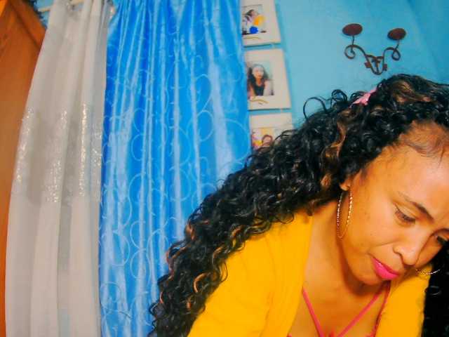 prettygirls11 live cam on BongaCams