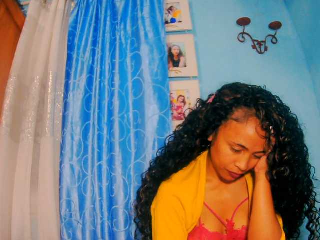 prettygirls11 live cam on BongaCams