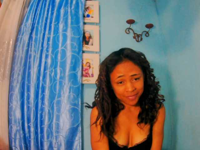 prettygirls11 live cam on BongaCams