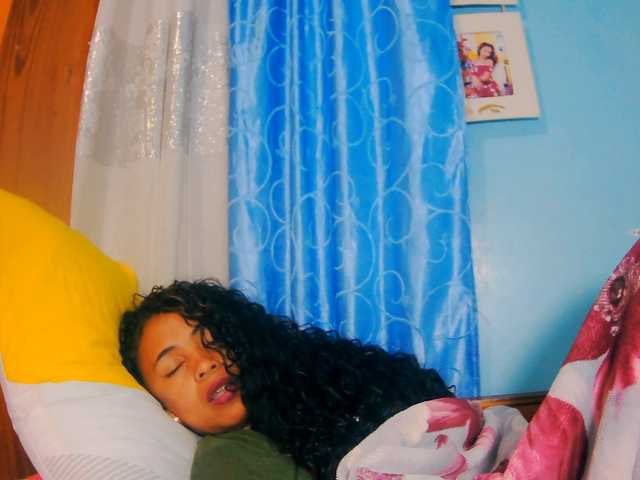 prettygirls11 live cam on BongaCams
