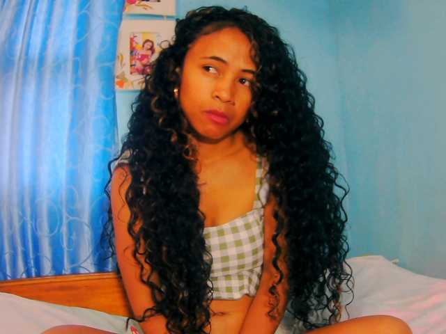 prettygirls11 live cam on BongaCams