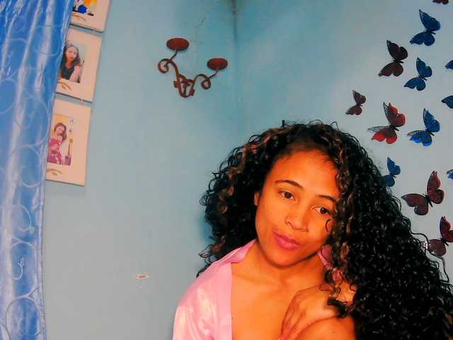 prettygirls11 live cam on BongaCams