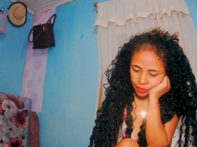 prettygirls11 live cam on BongaCams