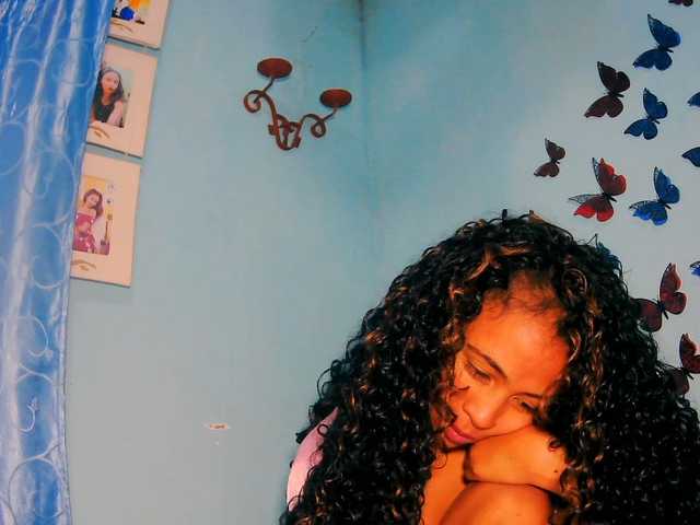 prettygirls11 live cam on BongaCams