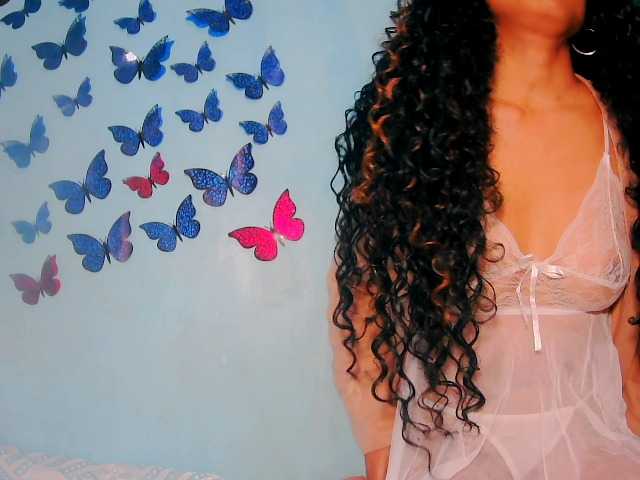 prettygirls11 live cam on BongaCams