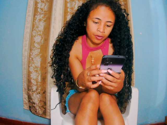 prettygirls11 live cam on BongaCams