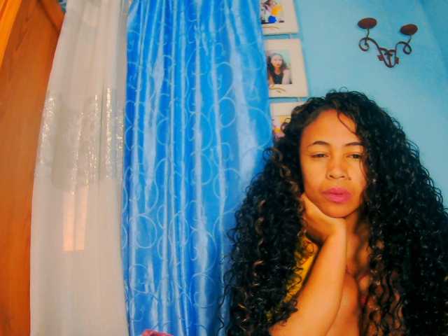 prettygirls11 live cam on BongaCams