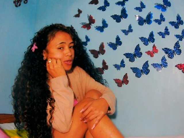 prettygirls11 live cam on BongaCams