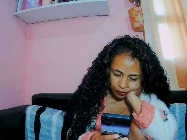 prettygirls11 live cam on BongaCams