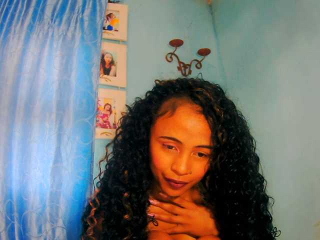 prettygirls11 live cam on BongaCams