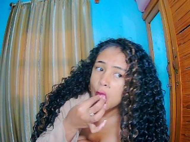 prettygirls11 live cam on BongaCams