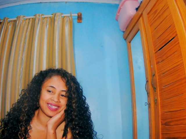 prettygirls11 live cam on BongaCams