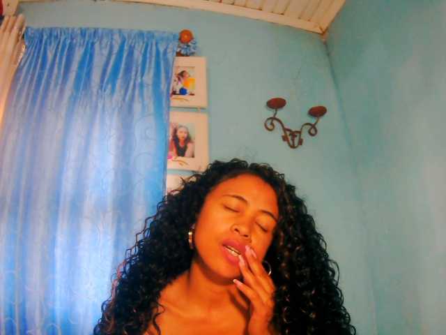 prettygirls11 live cam on BongaCams