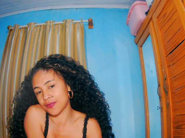 prettygirls11 live cam on BongaCams