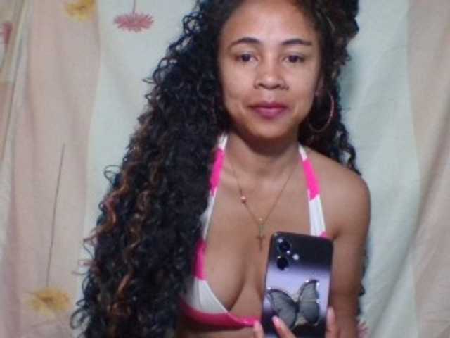 prettygirls11 live cam on BongaCams