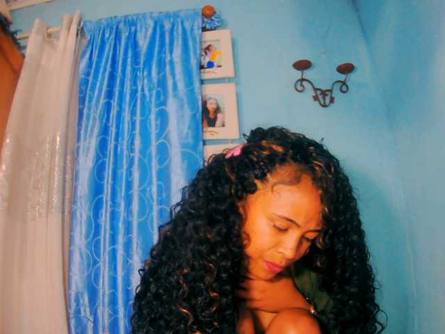 prettygirls11 live cam on BongaCams