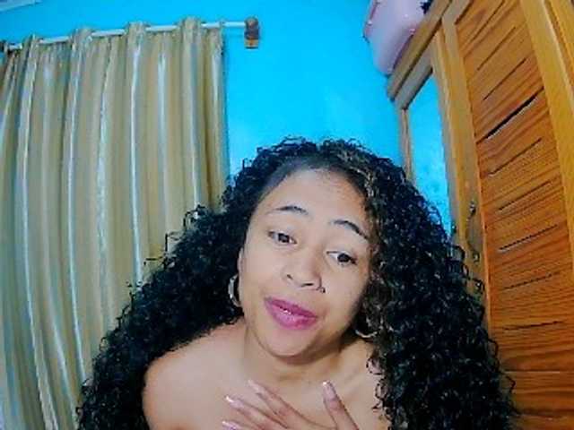 prettygirls11 live cam on BongaCams