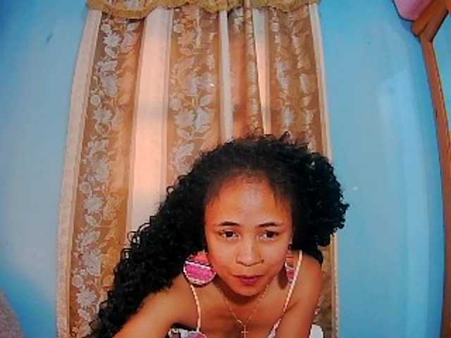 prettygirls11 live cam on BongaCams