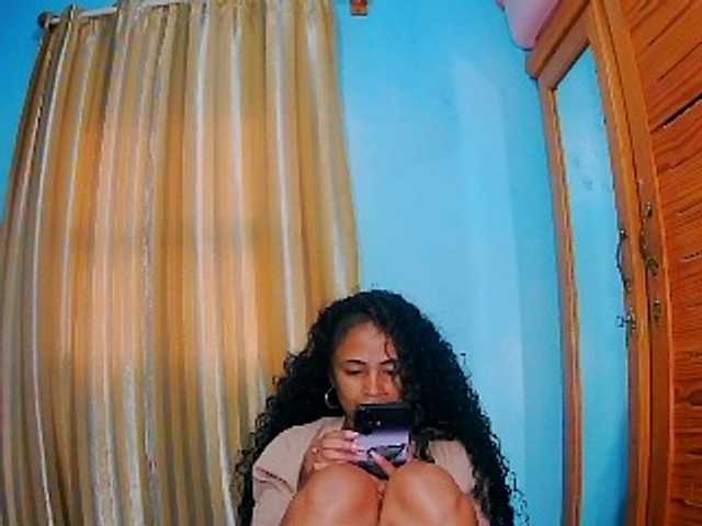 prettygirls11 live cam on BongaCams