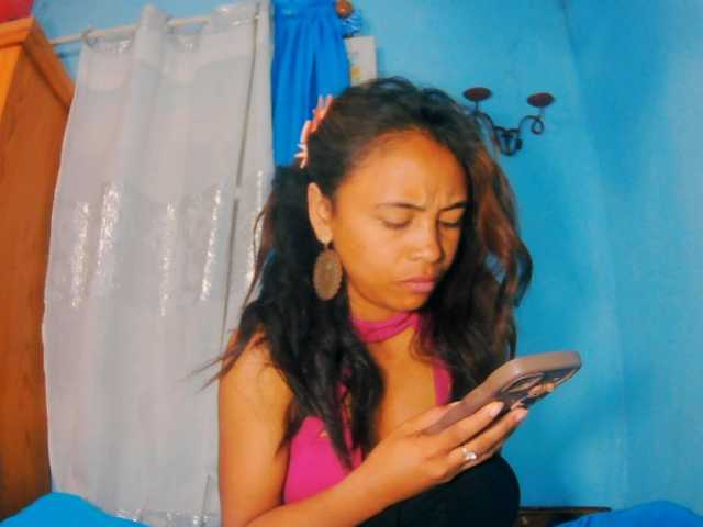 prettygirls11 live cam on BongaCams