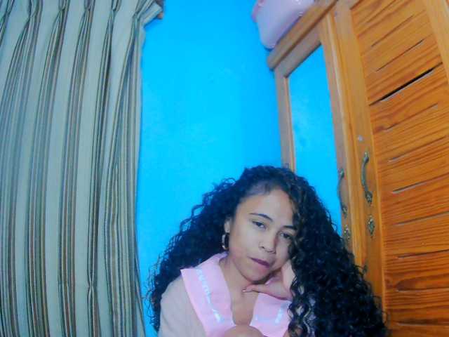 prettygirls11 live cam on BongaCams