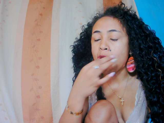 prettygirls11 live cam on BongaCams