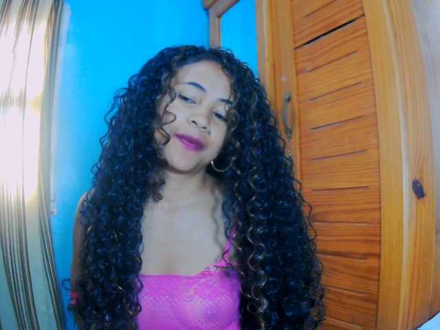 prettygirls11 live cam on BongaCams