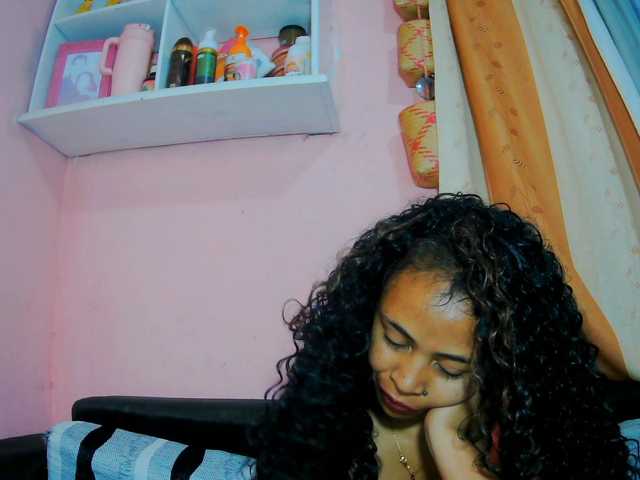 prettygirls11 live cam on BongaCams