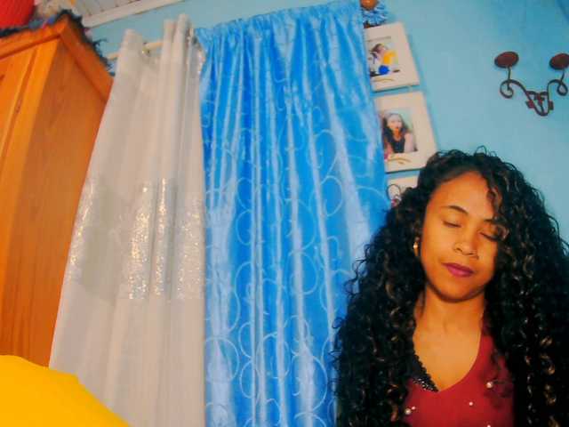 prettygirls11 live cam on BongaCams