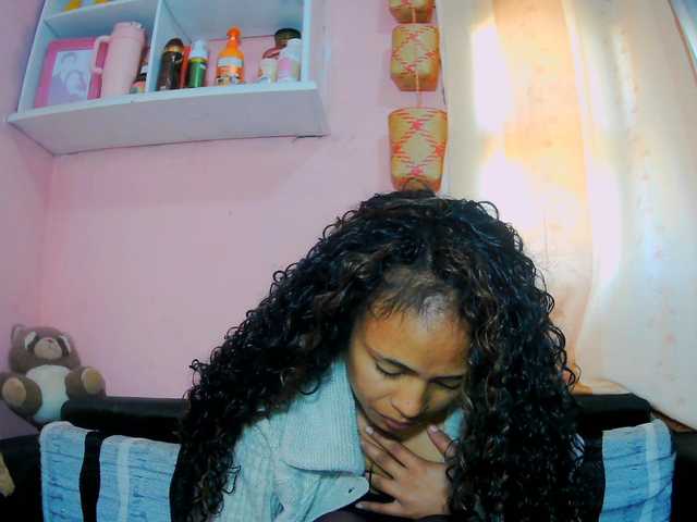 prettygirls11 live cam on BongaCams