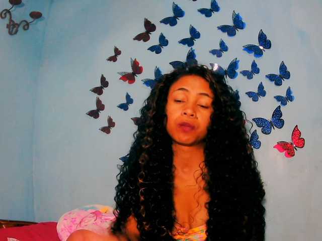 prettygirls11 live cam on BongaCams