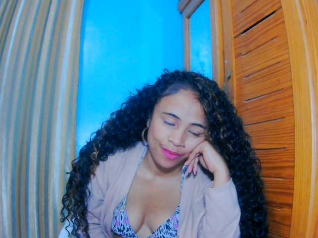 prettygirls11 live cam on BongaCams