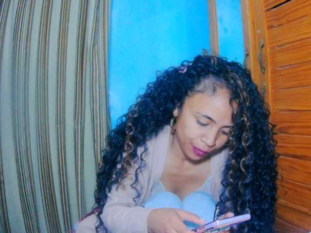 prettygirls11 live cam on BongaCams