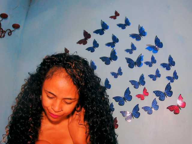 prettygirls11 live cam on BongaCams