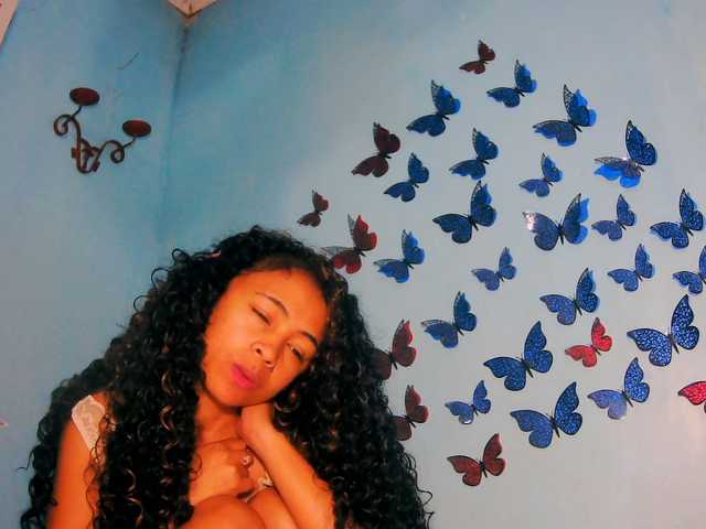 prettygirls11 live cam on BongaCams