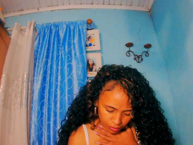 prettygirls11 live cam on BongaCams