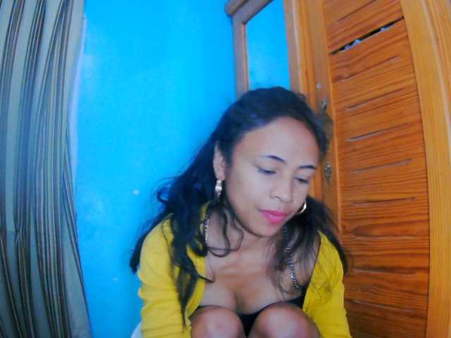 prettygirls11 live cam on BongaCams