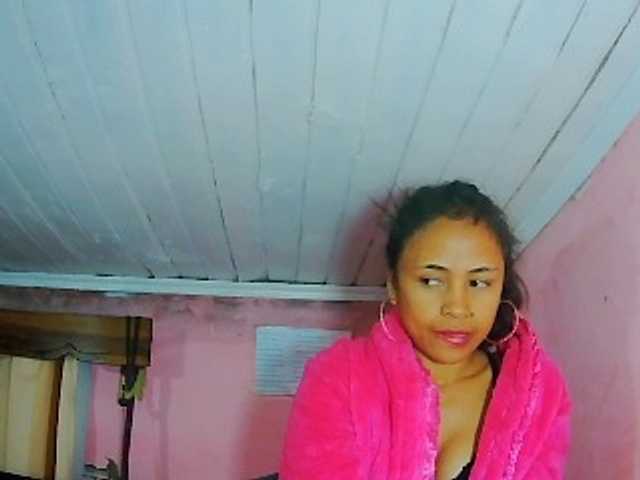 prettygirls11 live cam on BongaCams