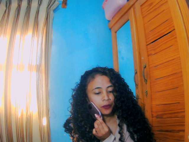 prettygirls11 live cam on BongaCams