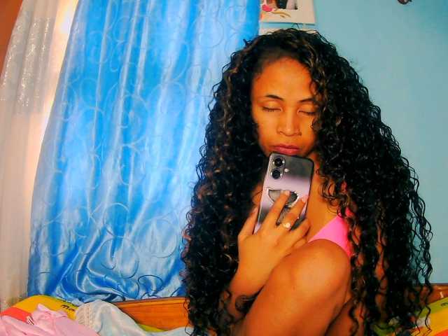 prettygirls11 live cam on BongaCams
