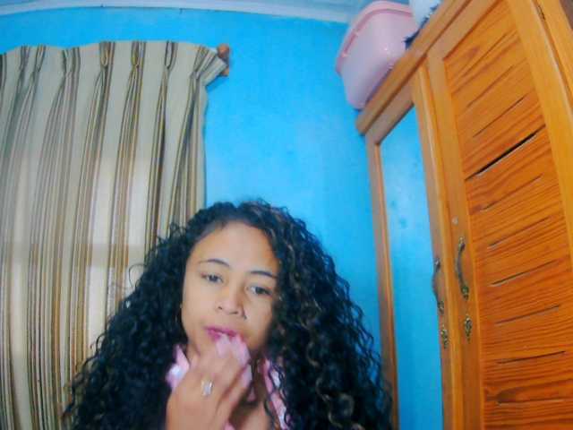 prettygirls11 live cam on BongaCams