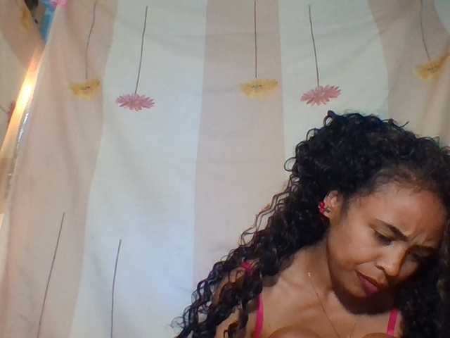 prettygirls11 — live female cam