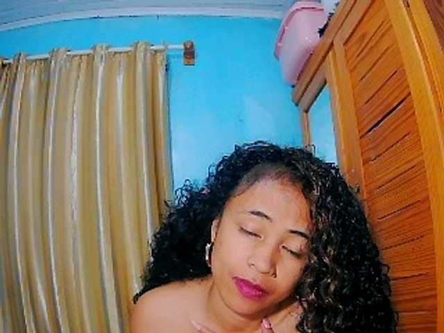 prettygirls11 live cam on BongaCams