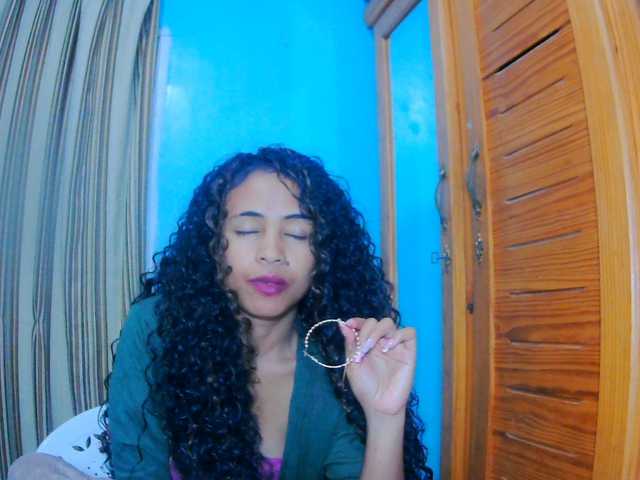 prettygirls11 live cam on BongaCams