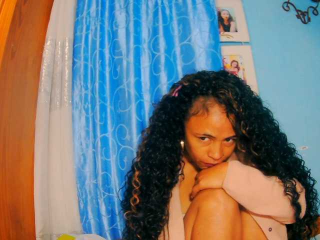 prettygirls11 live cam on BongaCams