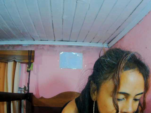 prettygirls11 live cam on BongaCams