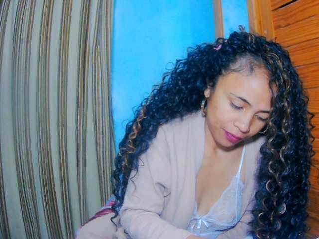 prettygirls11 live cam on BongaCams
